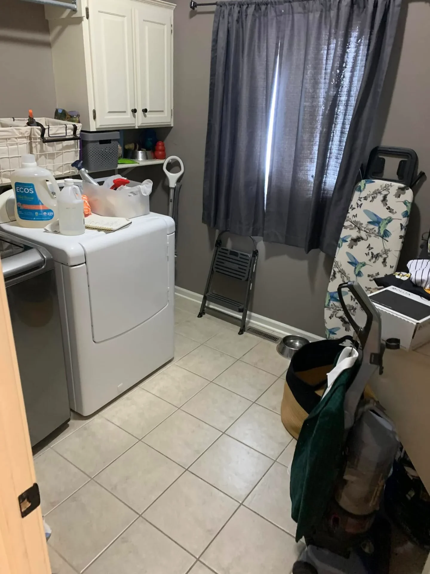 laundry room remodel, before